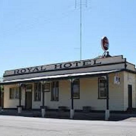 Royal Hotel Snake Valley Екстериор снимка