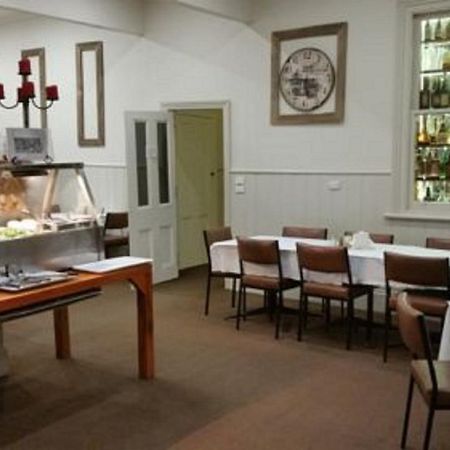 Royal Hotel Snake Valley Екстериор снимка