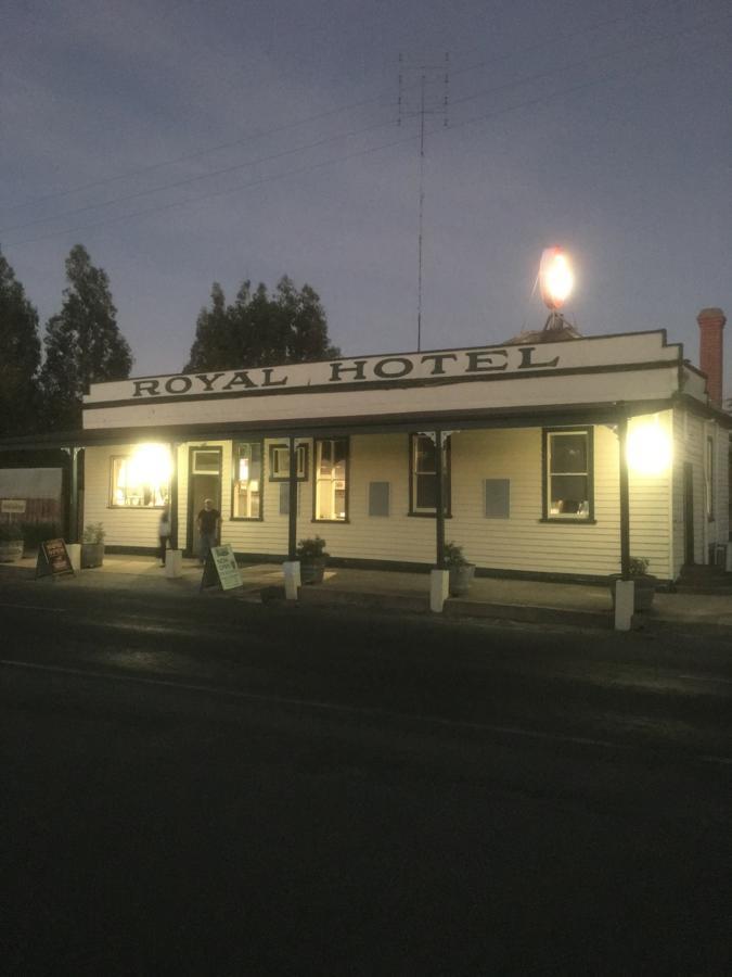 Royal Hotel Snake Valley Екстериор снимка