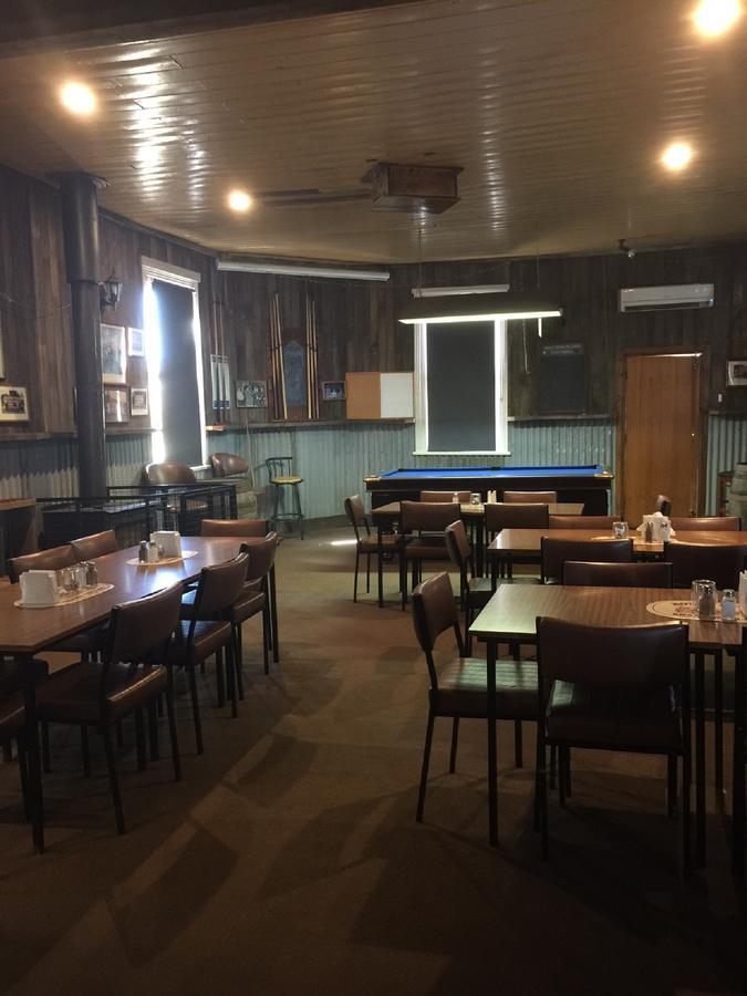 Royal Hotel Snake Valley Екстериор снимка