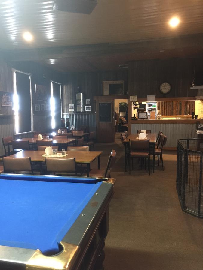 Royal Hotel Snake Valley Екстериор снимка