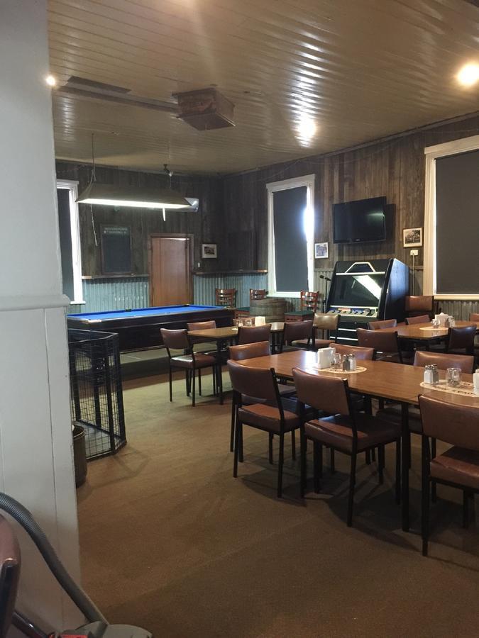 Royal Hotel Snake Valley Екстериор снимка