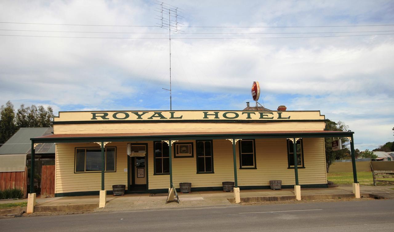 Royal Hotel Snake Valley Екстериор снимка