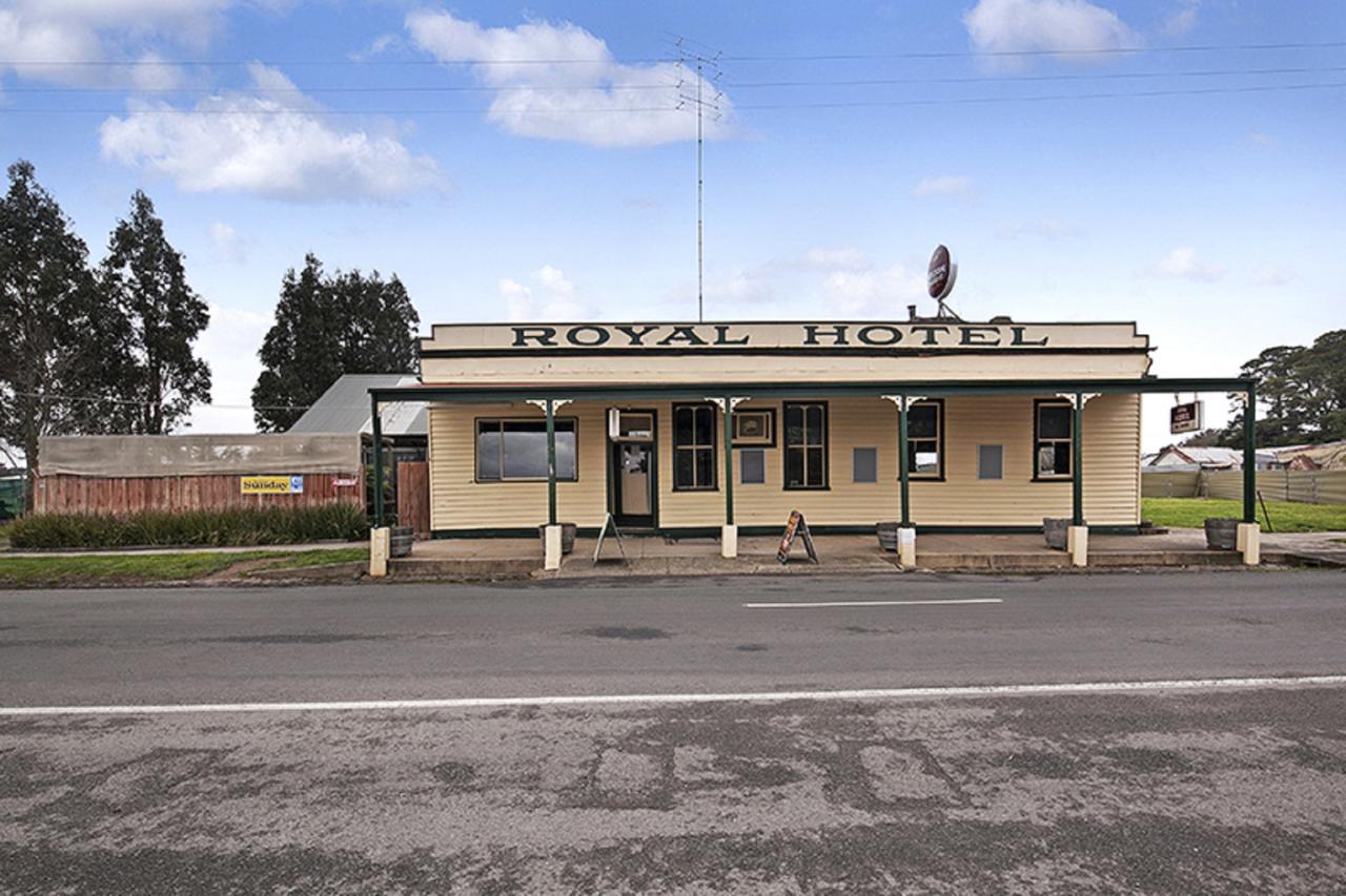 Royal Hotel Snake Valley Екстериор снимка