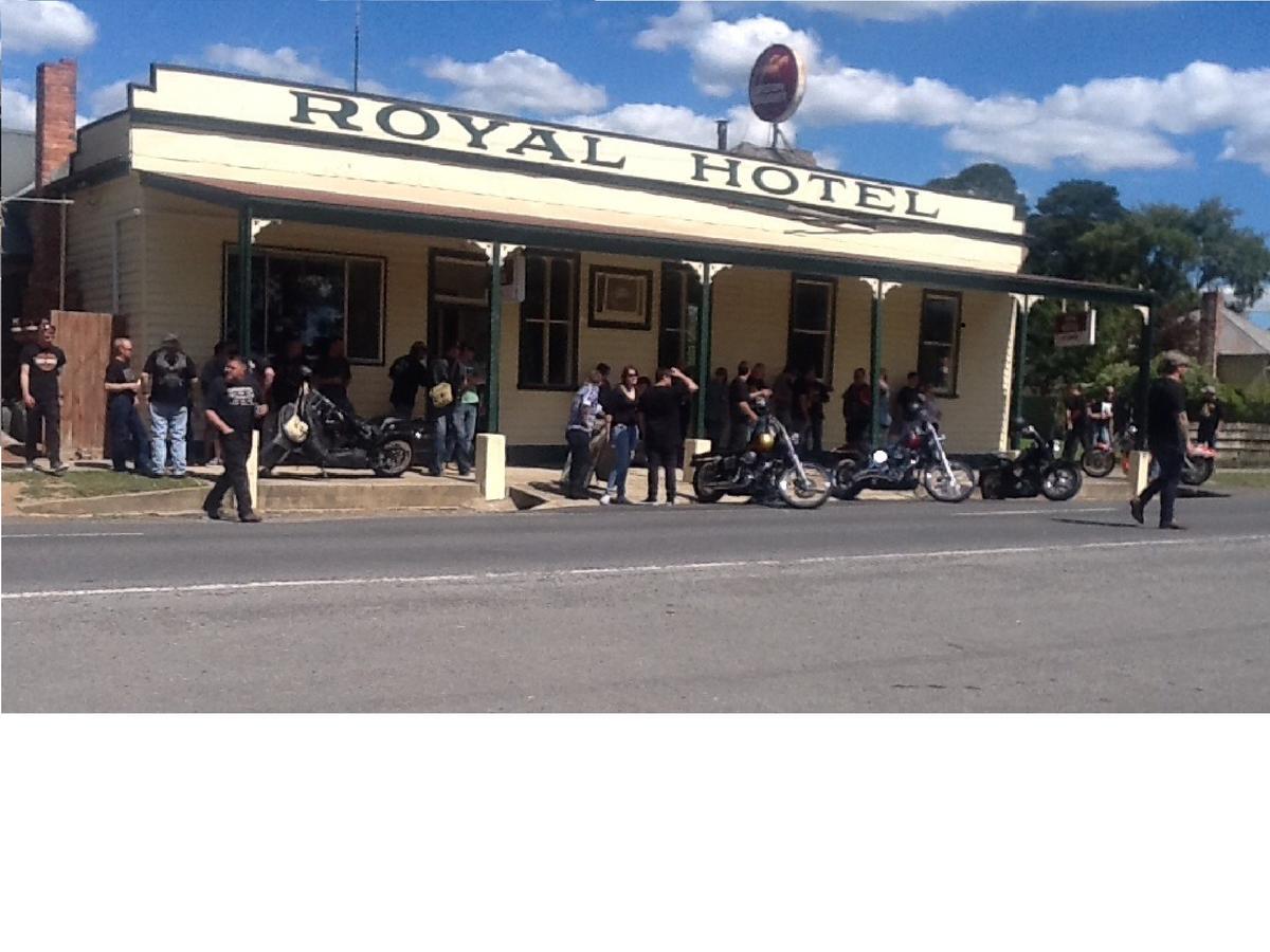 Royal Hotel Snake Valley Екстериор снимка